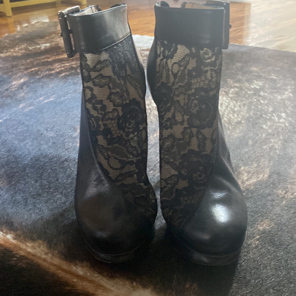 Nicholas Kirkwood high heel black leather and lace booties. Worn few times. 39 - Picture 2 of 5